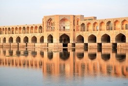 بخش سوخته پل خواجو ارزش تاریخی ندارد/تعمیر سوختگی درب مسجد سید