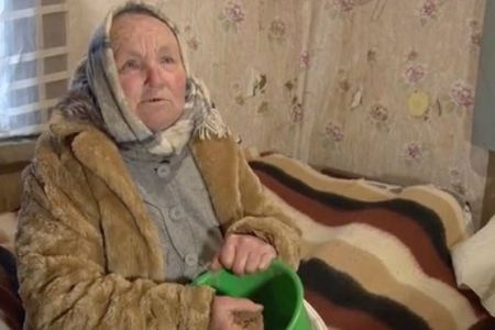 اخبار,اخبارگوناگون, این پیرزن فقط شن میخورد اخبار,اخبارگوناگون, این پیرزن فقط شن میخورد