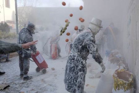 اخبار,اخبارگوناگون,جنگ تخم مرغ وآرد