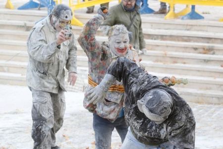 اخبار,اخبارگوناگون,جنگ تخم مرغ وآرد