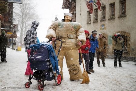 اخبار,اخبار گوناگون,کارناوال مردان پوشالی در سوئیس