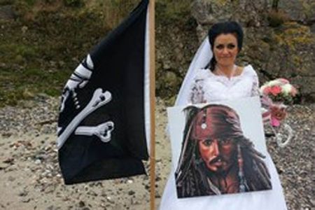 اخبار,اخبارگوناگون, ازدواج عجیب یک زن با روح دزد دریایی