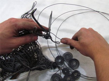 اخبار,اخبارگوناگون, خلق آثاری زیبا و خلاقانه با استفاده از سیم‌ مفتول