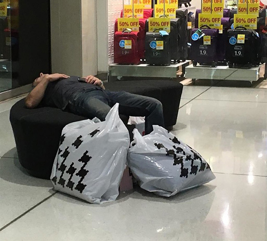 اخبار,اخبار گوناگون,تصاویر خنده‌دار مردان در مراکز خرید