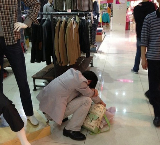 اخبار,اخبار گوناگون,تصاویر خنده‌دار مردان در مراکز خرید
