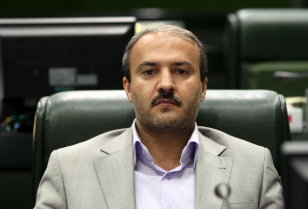 داریوش قنبری: تنها کسی که می تواند جلوی فیلترینگ را بگیرد روحانی است