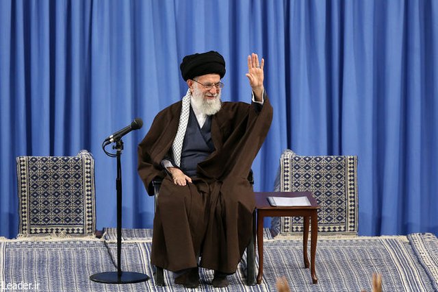 رهبر انقلاب : در میانه یک میدان بزرگ جنگ قرار داریم/ کوچکترین تردید درباره صلاحیت افراد باید منعکس شود