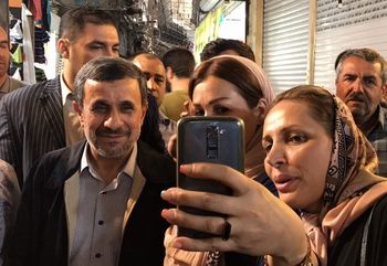 عکس و سلفی در امامزاده صالح