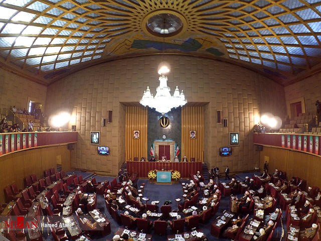سایت مجلس خبرگان مسئولیت بیانیه چالش برانگیز اخیر را بر عهده رئیس خبرگان گذاشت