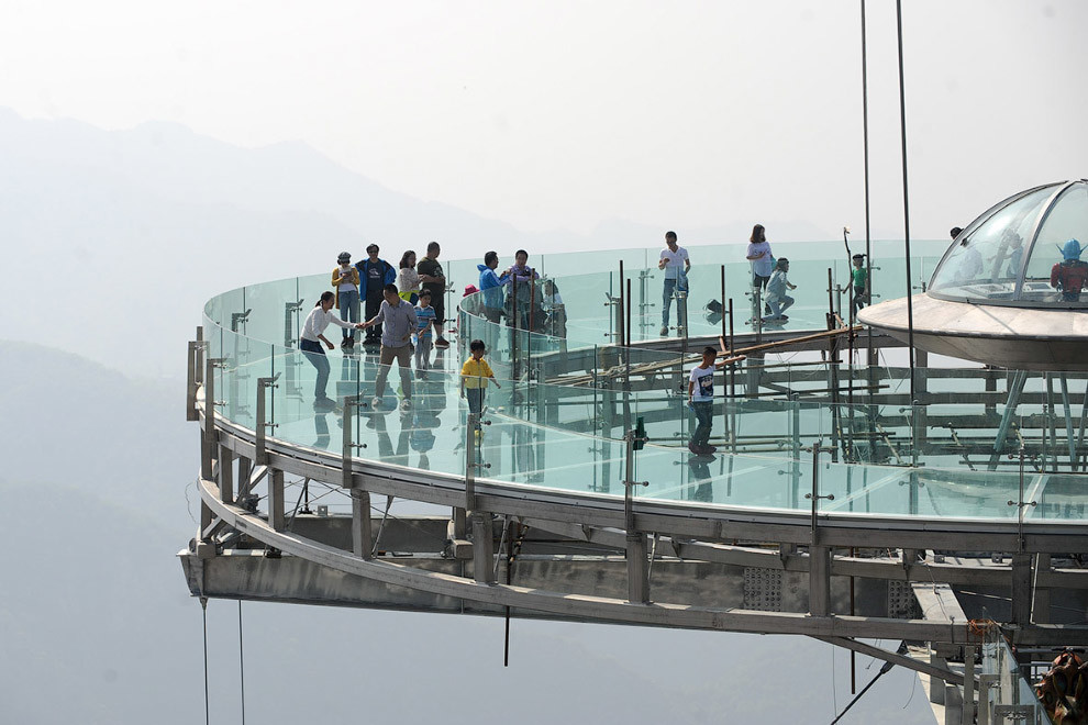 اخبار,اخبار گوناگون,ترسناک‌ترین پل معلق شیشه‌ای جهان در چین