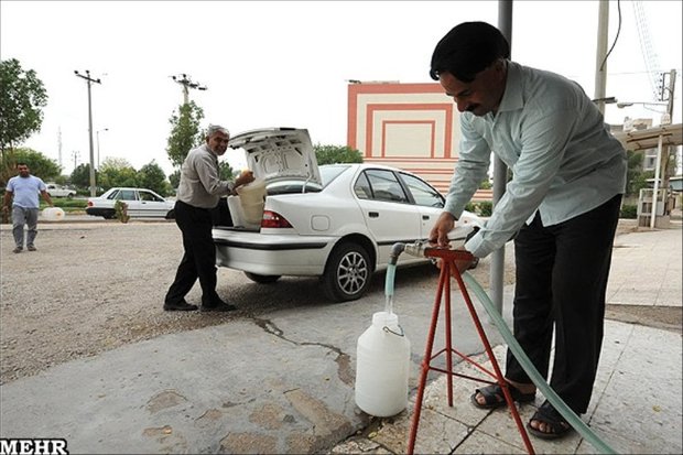 قیمت هر بشکه ۲۰ لیتری آب در آبادان هزار تومان تعیین شد