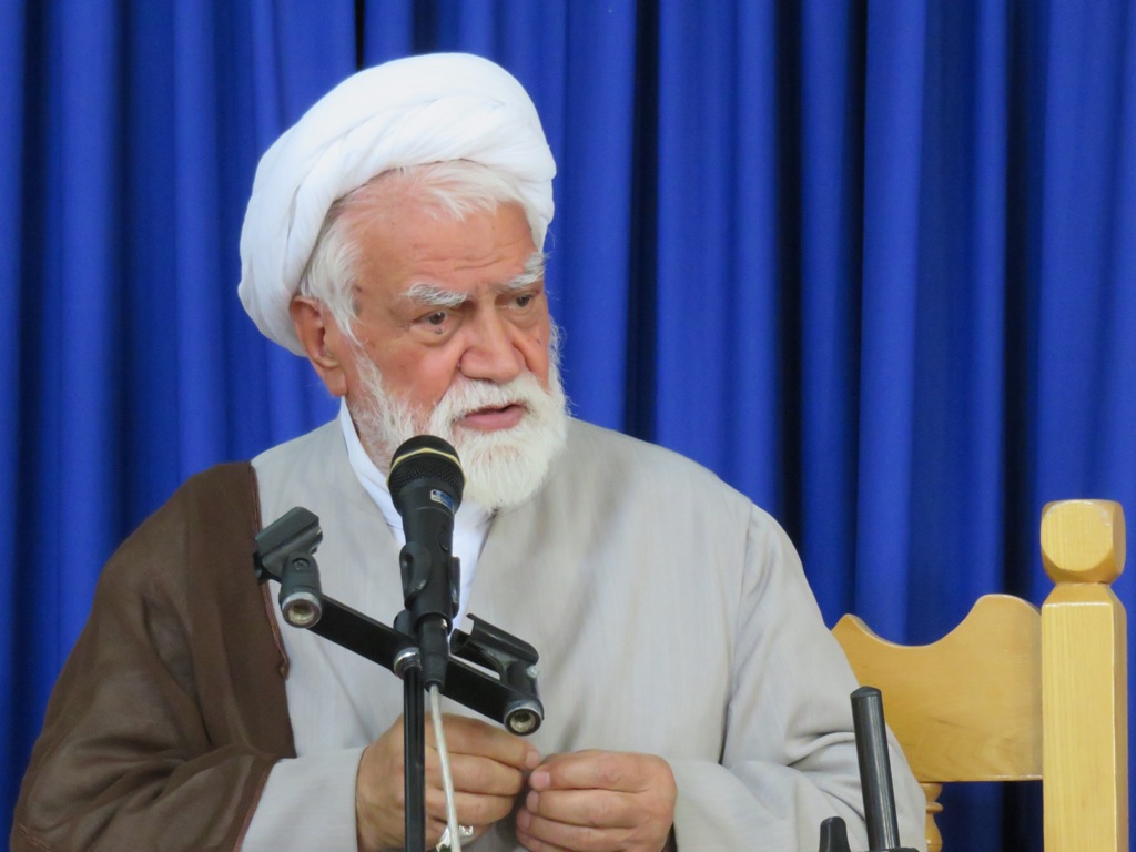 نماینده ولی فقیه در استان هرمزگان: دولت زالوها را از اقتصاد مملکت جدا کند/ اجازه ندهند گرانیها به مردم فشار بیاورد