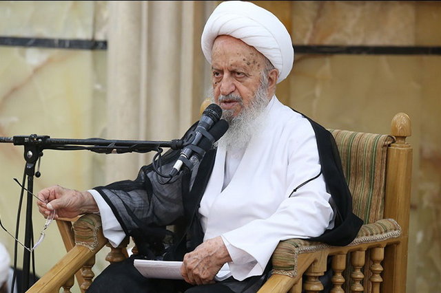 مکارم شیرازی : ناراحتی بنده از بعضی مسائل مطرح شده در مراسم تجمع طلاب در مدرسه فیضیه است