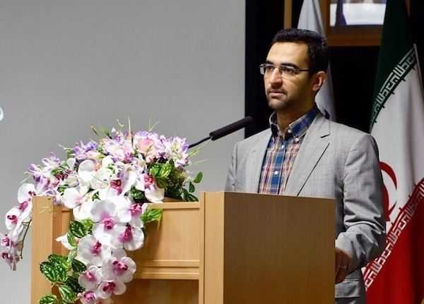 آذری جهرمی : ۴۵ درصد استفادهکنندگان از تلفن همراه زنان هستند