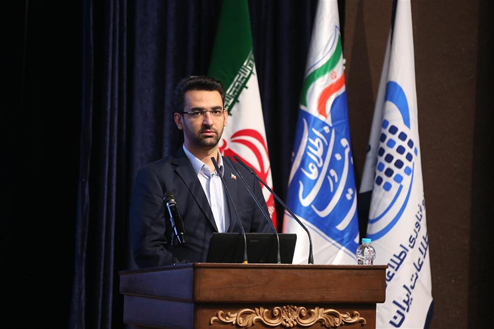 وزیر ارتباطات: دستوری برای بستن نسخه های فارسی تلگرام نرسید