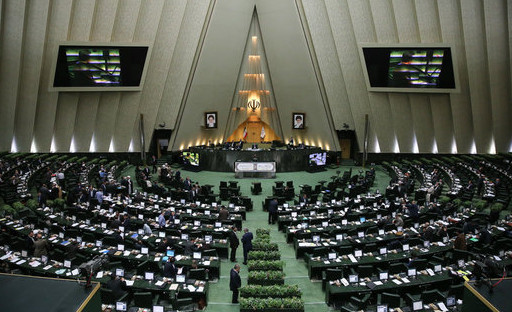اتفاق عجیب در مجلس برای ابقای شهردار تهران/عکس