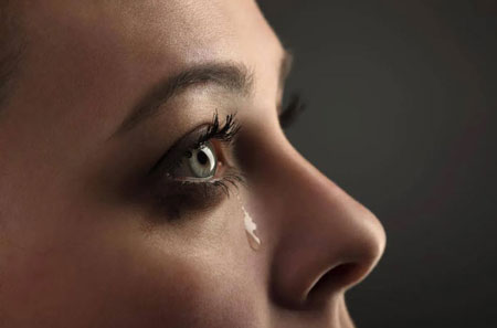 دلیل گریه های بی دلیل ,چرا گاهی بی دلیل گریه میکنیم ,علت گریه بی دلیل