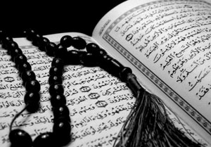 نتیجه تصویری برای قرآن خواندن