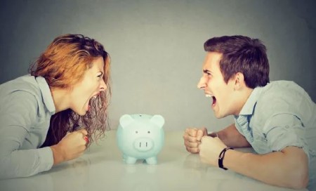 راه های جلوگیری از دعوای زوجین سر پول