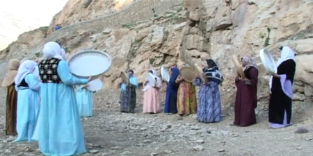 افسانه های کردستان , دف نوازی زنان