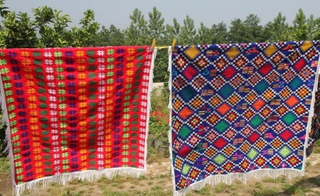 چادر شب‌بافی یکی از صنایع دستی سنتی بندر انزلی