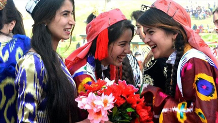فرهنگ مردم تاجیکستان, پوشش مردم تاجیکستان, فرهنگ و سنت در تاجیکستان