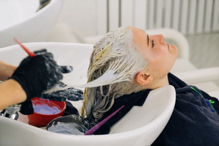 سوزش سر هنگام رنگ مو, درمان سوزش سر بعد از رنگ مو, جلوگیری از سوزش سر هنگام دکلره