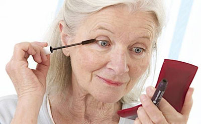 آرایش کردن خانم های سالمند