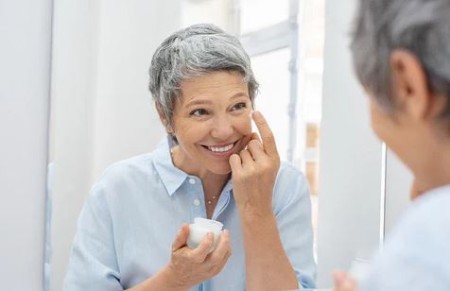 بهترین خوراکی‌ها برای رفع چین و چروک دور چشم
