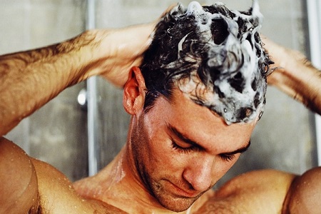 میزان طبیعی ریزش مو داخل حمام, علت ریزش مو در حمام, ریزش مو