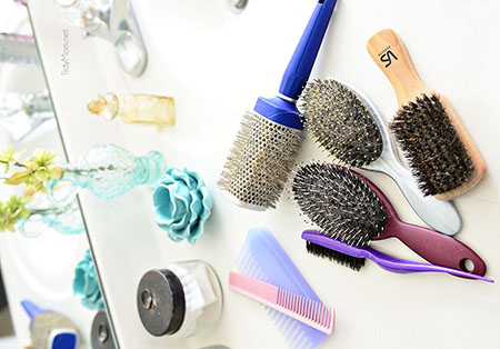 روش تمیز کردن انواع برس مو ,نظافت برس مو , چگونه برس فلزی را تمیز کنیم