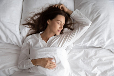 ماساژ پوست سر برای رشد مو