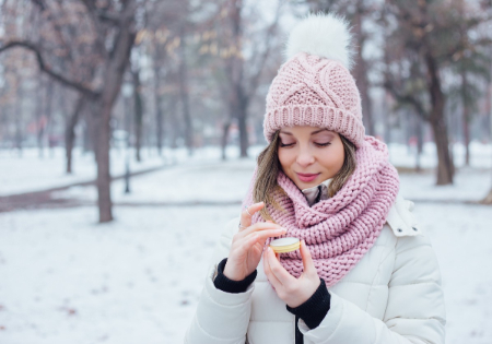 پوسته شدن لب نشانه چیست