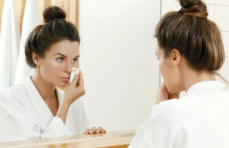 پاک کردن آرایش چشم با مواد طبیعی