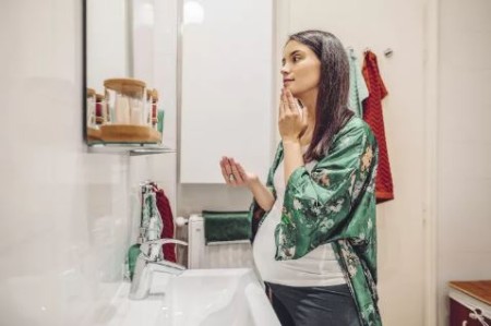 سه ماه اول بارداری و آرایش در ماه اول بارداری