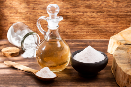 از بین بردن خال با ترکیب روغن کرچک و جوش شیرین