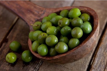خواص روغن زیتون برای تقویت ناخن