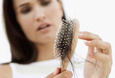 علایم بیماری مروارید مو, راههای درمان بیماری مروارید مو, علت اصلی ریزش مو