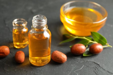 درمان لکه‌های پوستی با مواد گیاهی