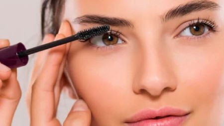 چرا نباید ریمل ضد آب بزنیم