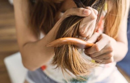 راه‌های طبیعی درمان موخوره بدون کوتاهی مو