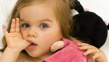 درمان مکیدن انگشت در کودکان,علل ناخن جویدن