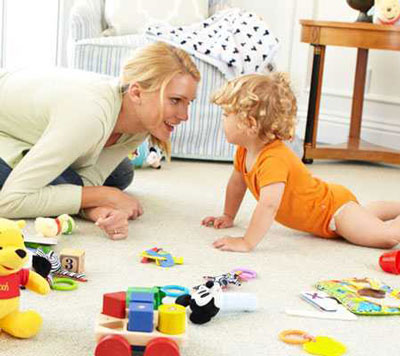ازی کردن کودک,بازی با کودک در منزل