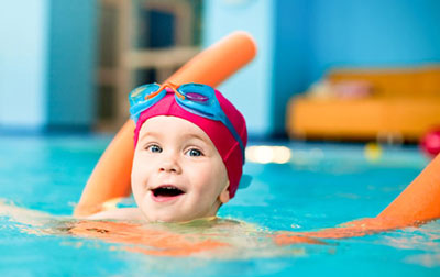 بهترین سن آموزش شنا برای کودک