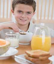  پیشگیری از چاقی کودکان با صبحانه