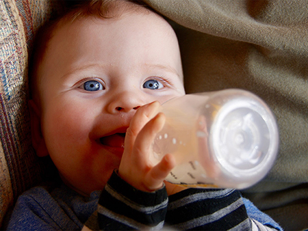  میزان شیر مورد نیاز نوزاد, اصول شیردهی به نوزاد, نشانه های تغذیه ی کافی در کودکان