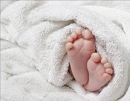 سرد شدن دست و پای نوزاد بعد از واکسن , گرم کردن دست و پای نوزاد , رفع سردی دست و پای نوزاد