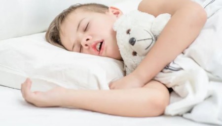 خوابیدن کودک با دهان باز,علت خوابیدن کودک با دهان باز,علت خوابیدن کودک با دهان باز و روش های درمان آن