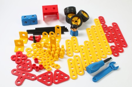 اسباب بازی های مناسب کودکان مبتلا به اوتیسم