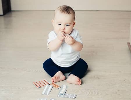 واکنش والدین به دهان بردن اشیا در کودکان, به دهان بردن اشیا در کودکان زیر دو سال